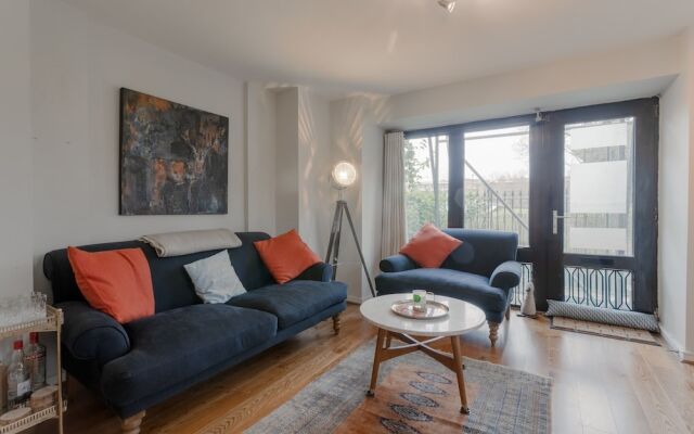 Stunning 2 Bedroom Flat in Converted Church in Bethnal Green