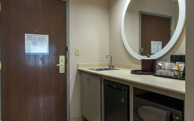 Отель Hampton Inn & Suites Lake City