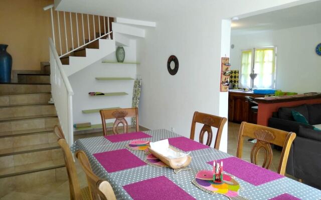 House with 2 Bedrooms in Hell-Bourg, with Wonderful Mountain View, Enclosed Garden And Wifi - 89 Km From the Beach