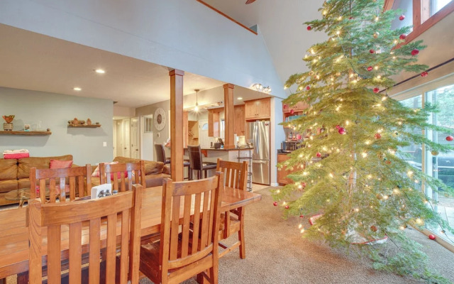 Idyllic Tahoe Home: 1 Mi to Heavenly Ski Resort!