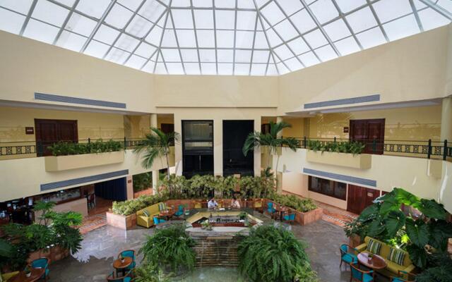 Hodelpa Garden Suites Golf & Convention Center