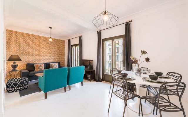 3 Bd Apartment Perfect Location in Plaza de Chueca