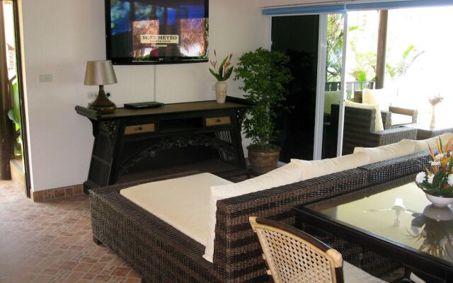 Coconut Laguna Villas