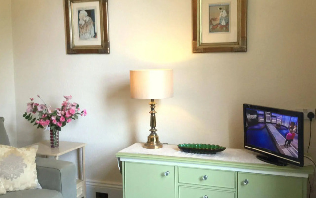 Muntham Holiday Apartments & Town House