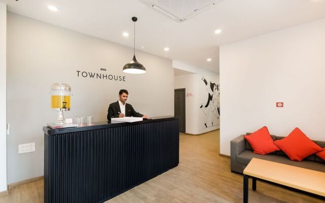 OYO Townhouse 217 The Awadh Airport