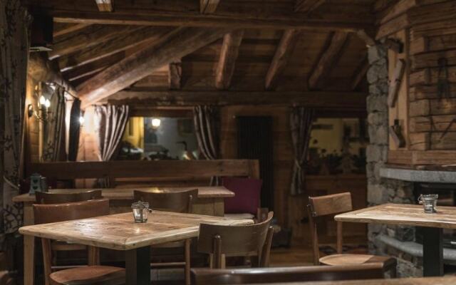 Les Trompeurs Chez Odette