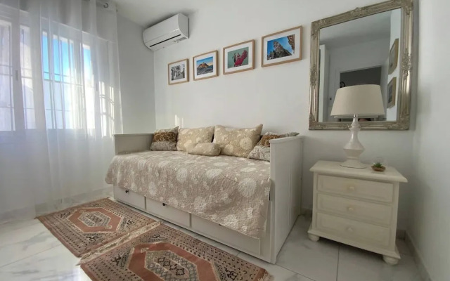 Villa With Pool, Walk to Beach, Restaurants, Shops