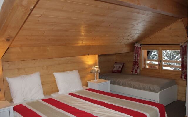 Sunny Chalet in Les Gets with Jacuzzi