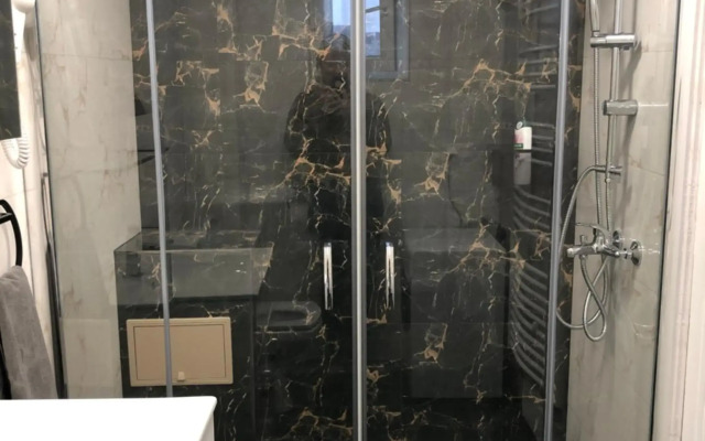 Brand New Downtown Studio