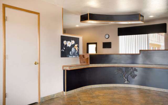 Clarion Pointe Winslow I-40