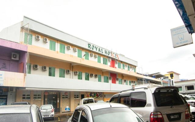 SUPER OYO 89408 Royal Hotel