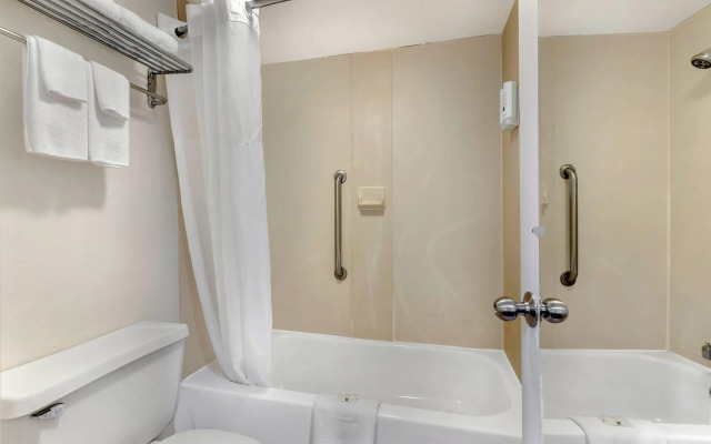 Quality Inn & Suites Easley - Greenville