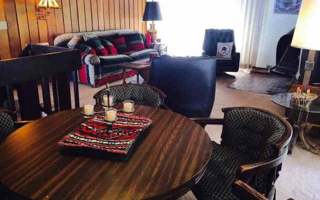 Mammoth Estates - 4 Seasons of Beauty w/ Amenities!