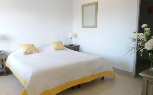 Bastide au milieu des vignes et des oliviers Aups