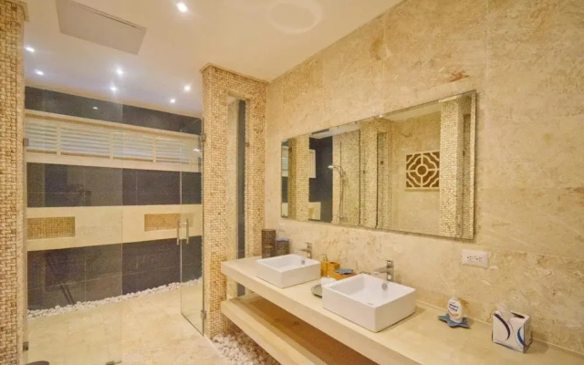 Modern Villa With Ocean View and Service Staff