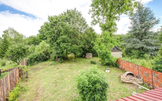 Traditional Holiday Home in Brinon sur Beuvron