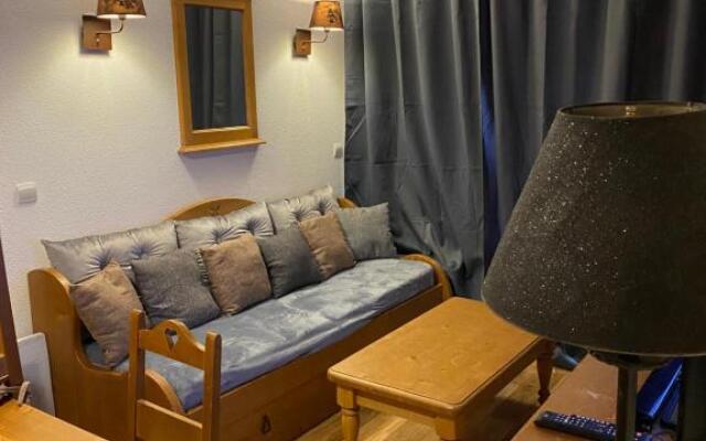 Skis Aux Pieds Station 1800 Dame Blanche