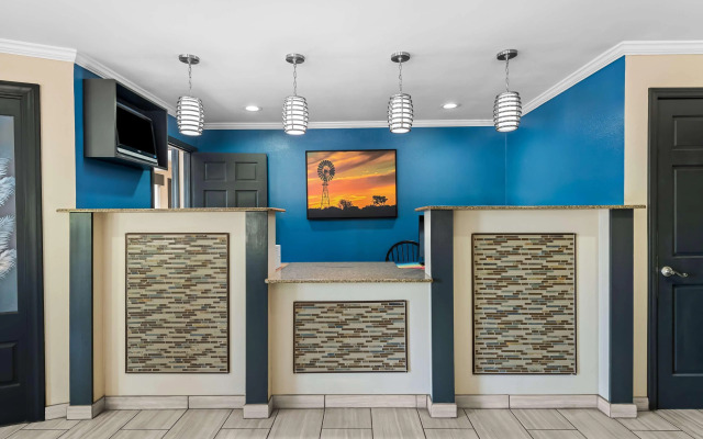 Best Western Delhi Inn