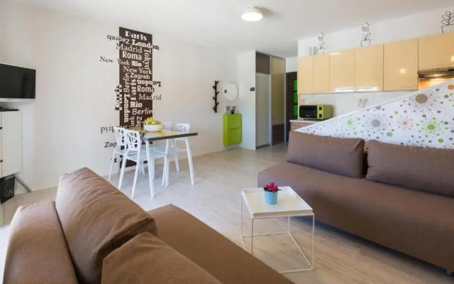 Apartments & Rooms Laganini