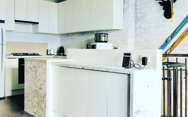 24 Hotham 3 Bedroom Renovated Apartment