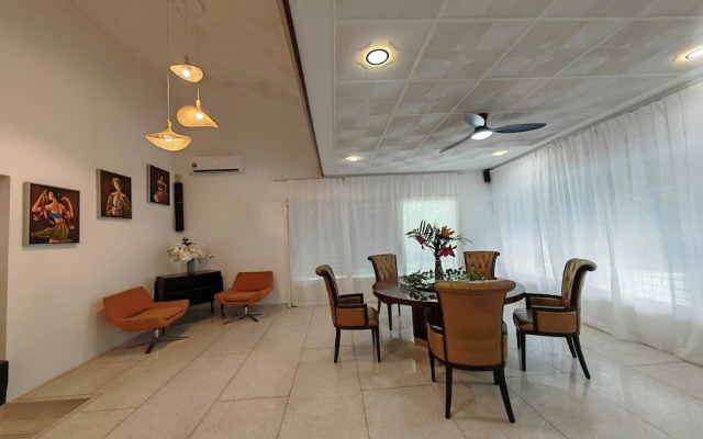 Taman Duta KL Deluxe Villa by uBook