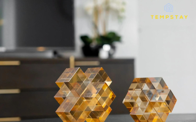 High Spec Modern Apartment Prime Location! Parking