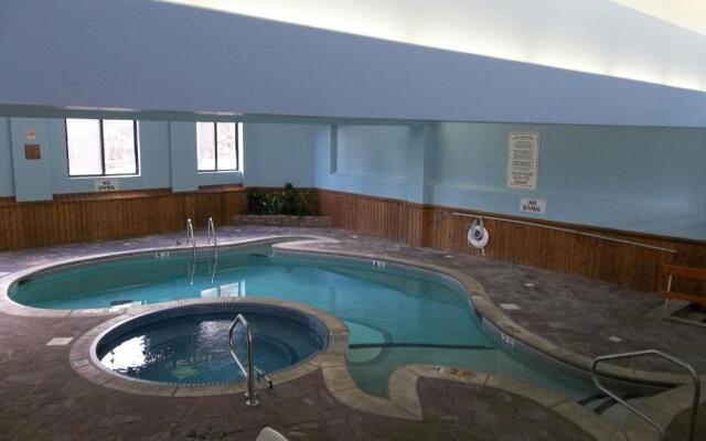 Carriage House Motor Inn