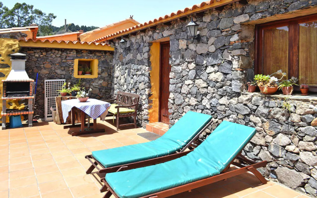 Apartment in Moya with terrace