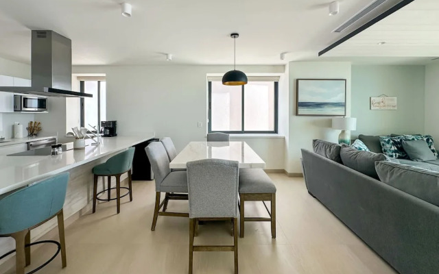 Paradise Found Luxe 2BR Condo in Iconic Location