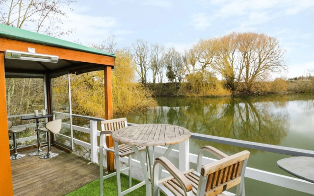 The Lakeside Yurt
