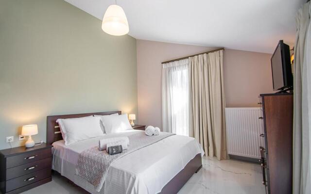 Zissis Villa & pool 5min drive to beach