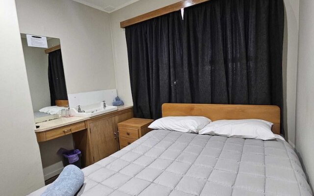 White Horse Inn Restaurant & Motel