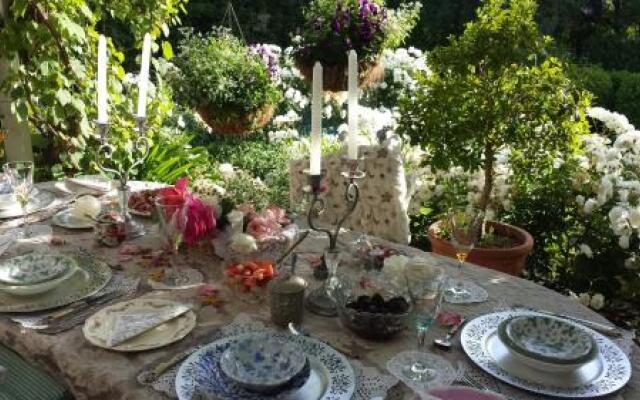 Three Oaks Bed  Breakfast