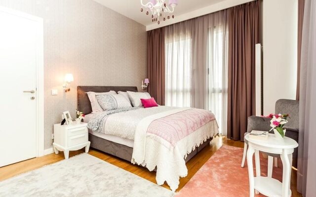 Mera Suites