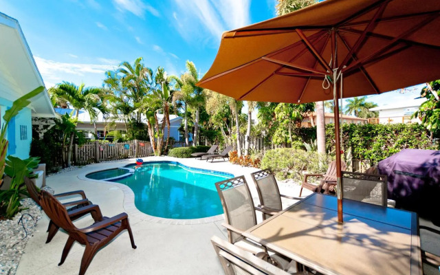 Captain's Quarters Spinnakers - 202 - 56th 1