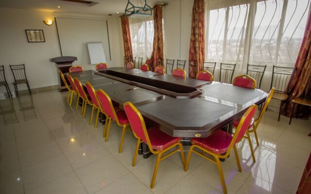 Reinah Tourist Hotel