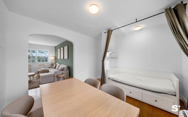 Spacious 1BD Beachside Apt -Free Parking
