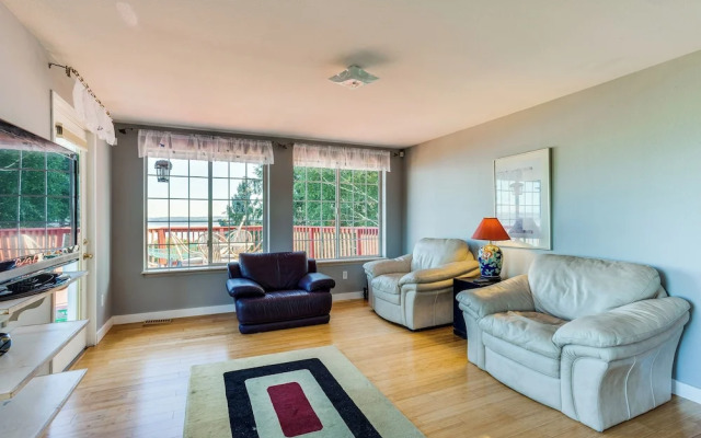 Federal Way Vacation Rental: Bay & Mountain Views!