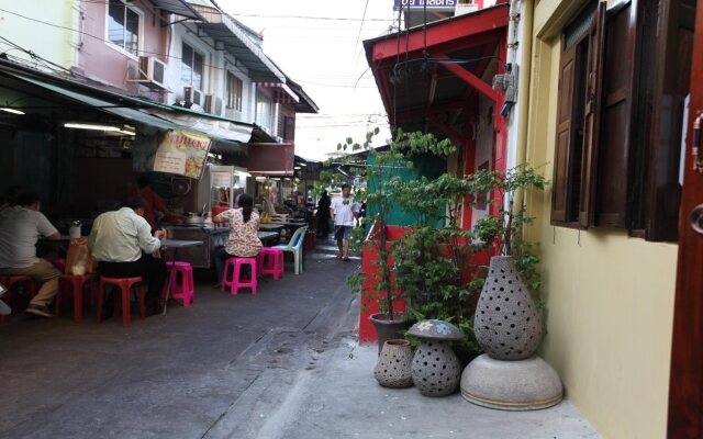 Baan Talat Phlu - Hostel