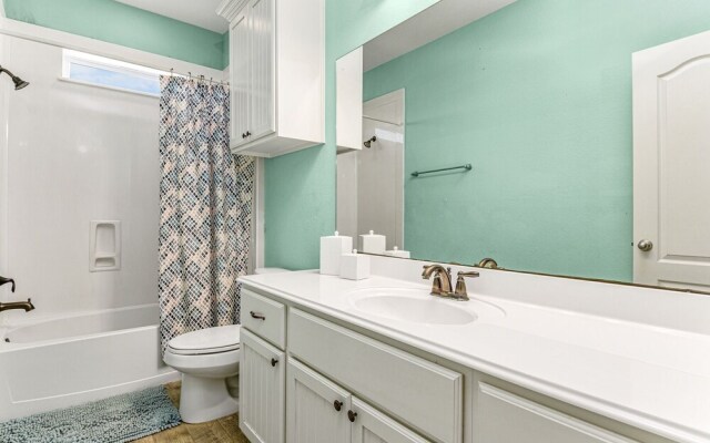 1 Holiday 4 Bedroom Home by RedAwning