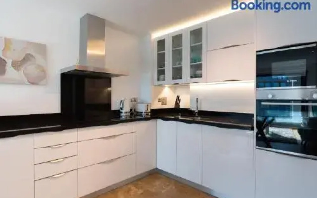 Ocean SPA Suite 05-hosted by Sweetstay