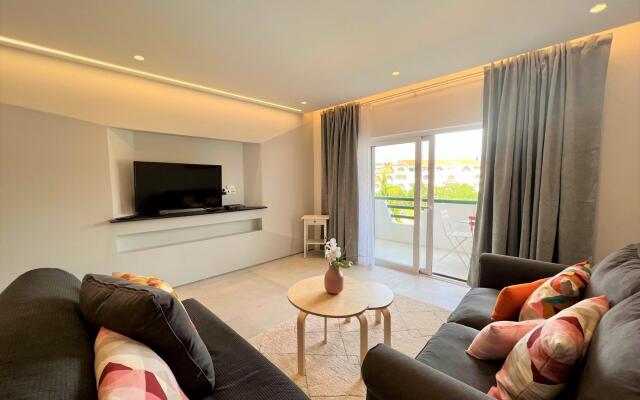 Albufeira Twins 1 With Pool by Homing