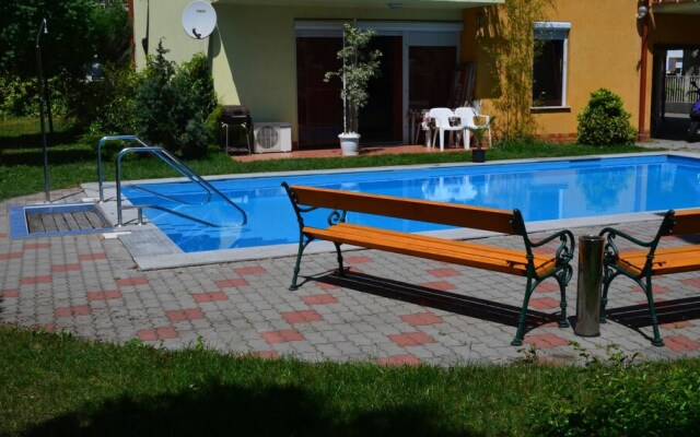 Bálint 2 apartman with outdoor pool