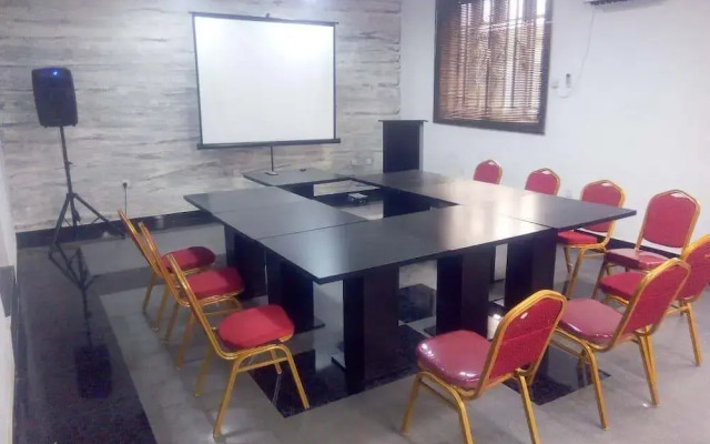Heroes Luxury Apartments and Suites