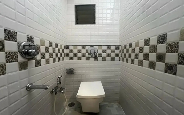 OYO 5352 Hotel Airport Metro