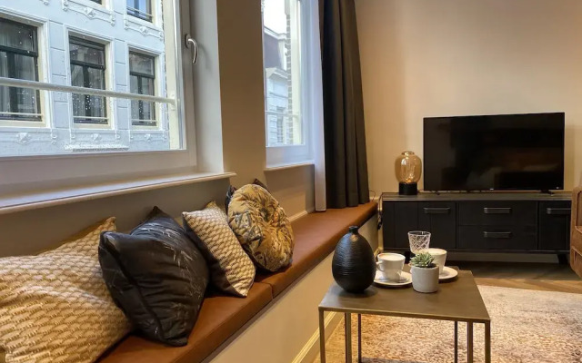 Damrak Short Stay Amsterdam