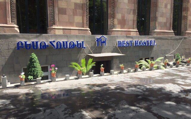 Best Hostel Republic Square