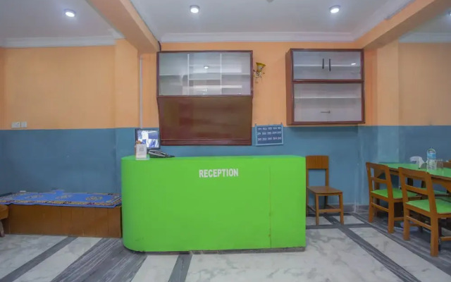 SPOT ON 571 Hotel Ashim