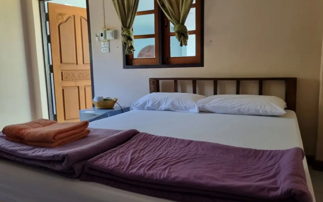 Sawasdee Sichang Resort