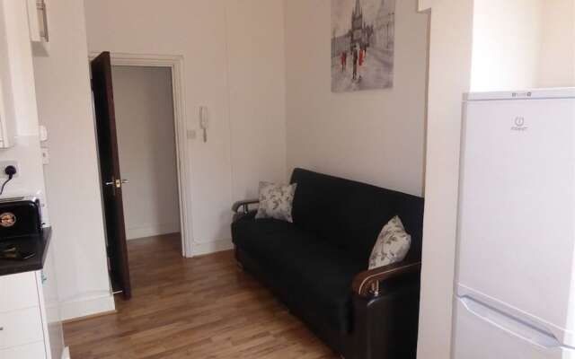 Seymour Apartment